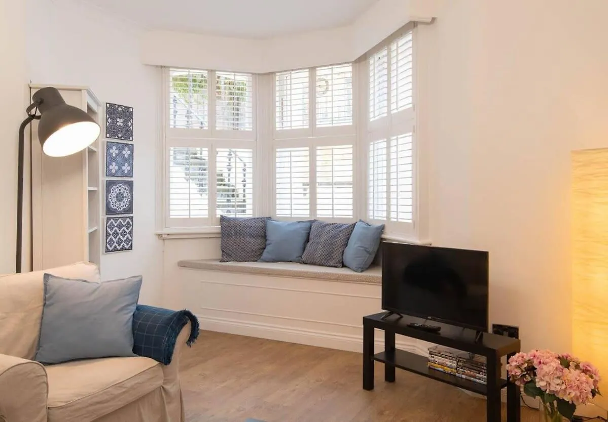 Stylish Apartment Close To The Sea contacts